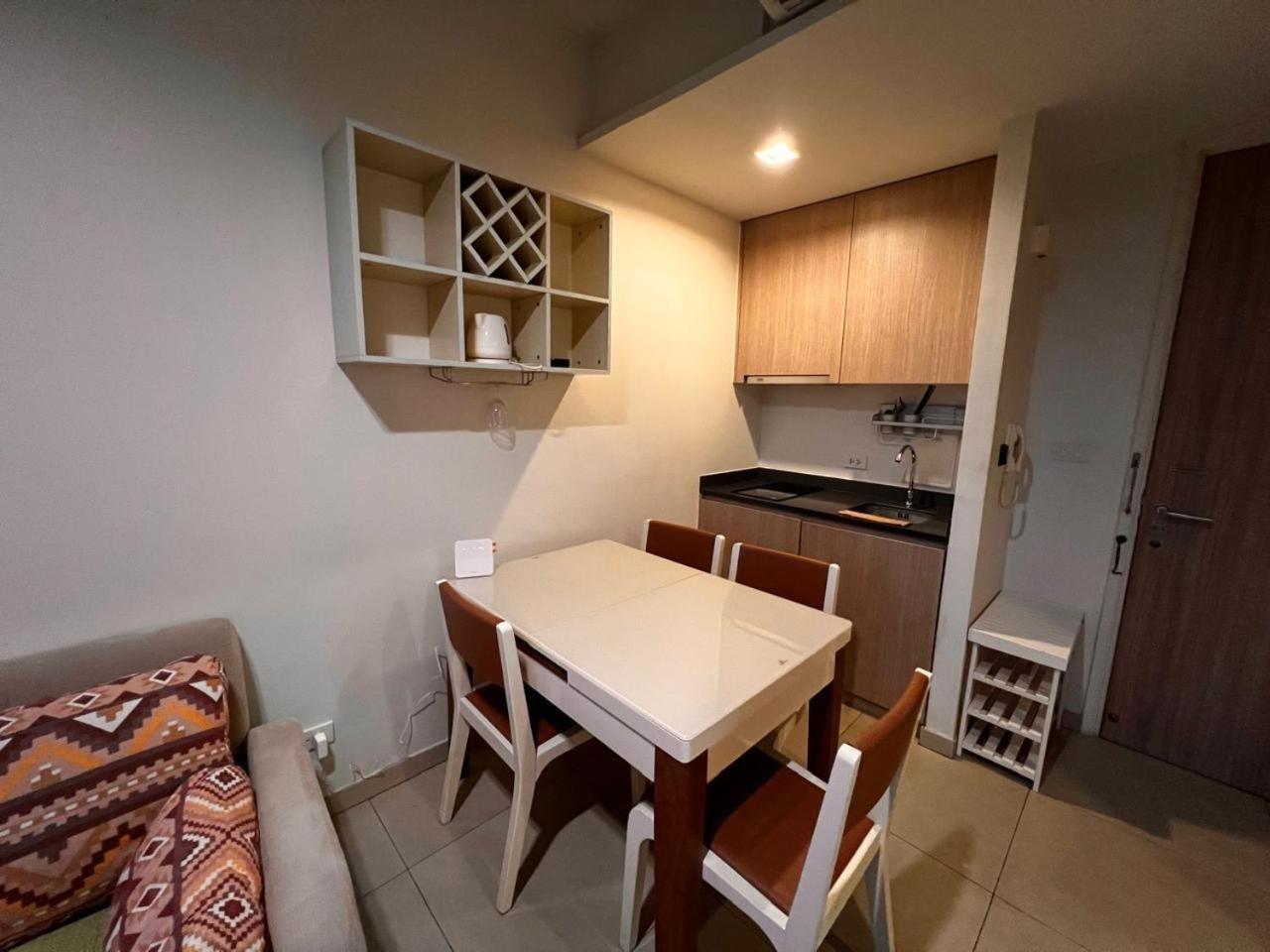 Sea & Pool View 1 Hall 1 Bedroom 1 Bathroom Mung Apartment